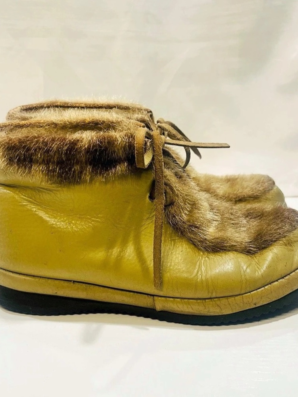 Vintage Fur Trim Lace-Up Winter Boots in Green & Brown size 8.5